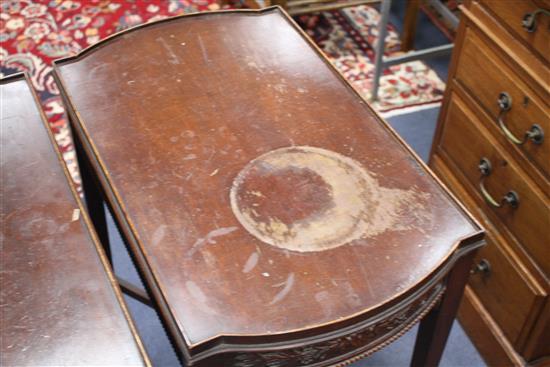 A pair of Edwardian mahogany occasional tables, W.58cm D.35cm H.67cm